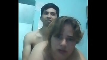 اللاتينا MILF يحصل على ثديها لمسة ومارس الجنس لعبة الكاميرا على الكاميرا