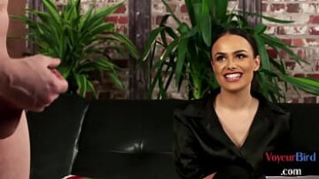 أنيق فيمدوم فاتنة ساسكيا اليشم في الحرير بلوزة و أحذية عالية الكعب يثير wanker الذكور مع الحديث القذر