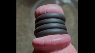 أنا ضخ ديكي مع Cockring لتنمو رأس الفطر الخاص بي لأسفل كسها Fleshlight
